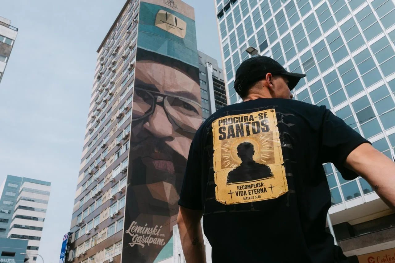 Camiseta Procura-se Santos — foto 4