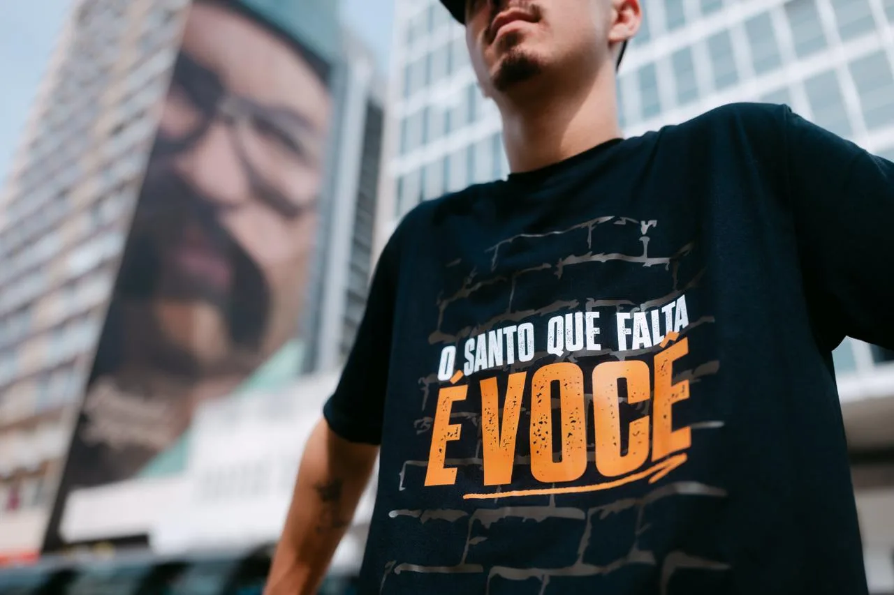 Camiseta Procura-se Santos — foto 3